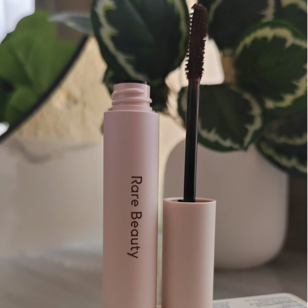 Perfect Strokes Universal Volumizing Mascara - Brown